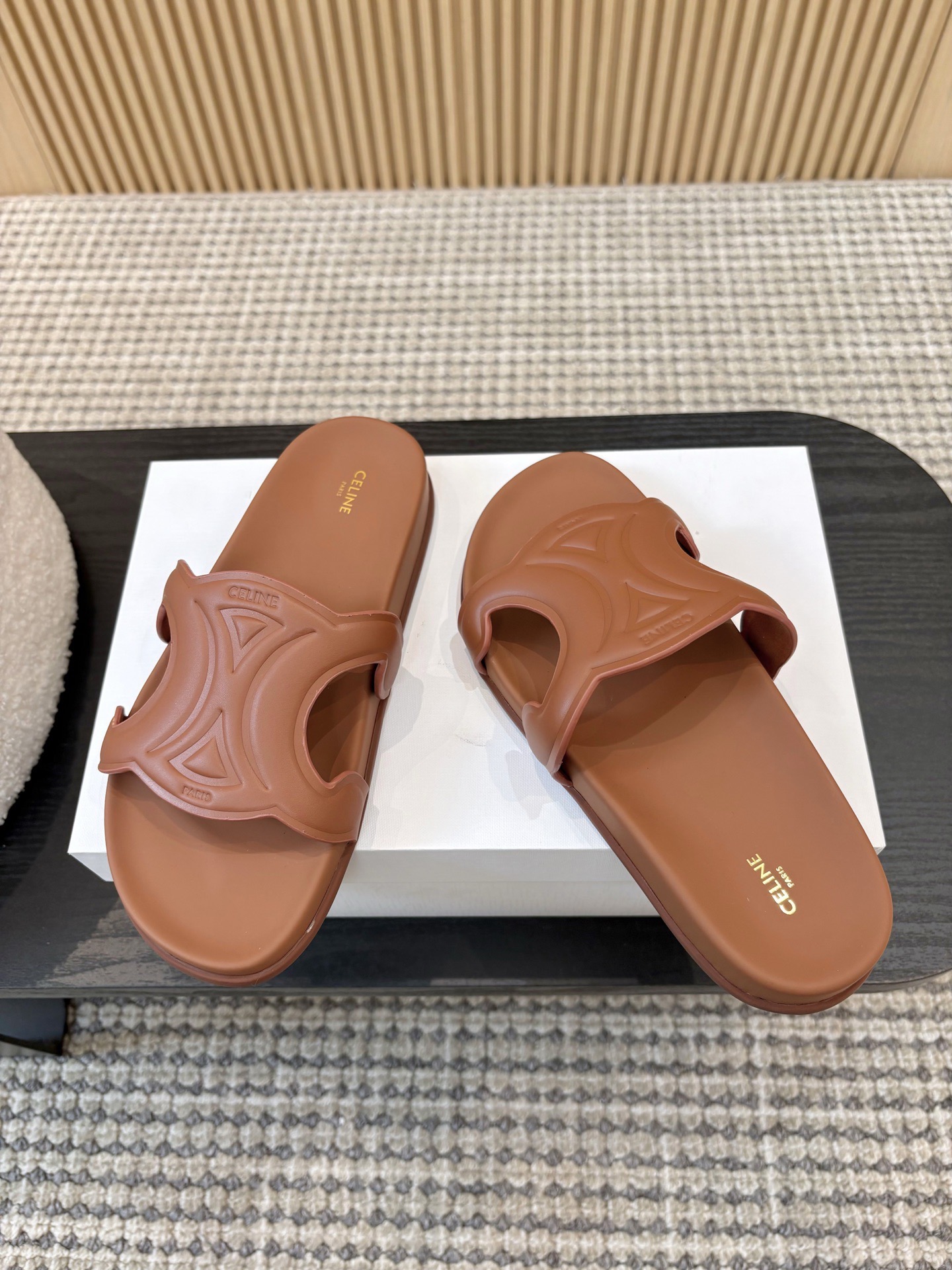 Шлёпанцы женские в стиле Celine коричневого цвета