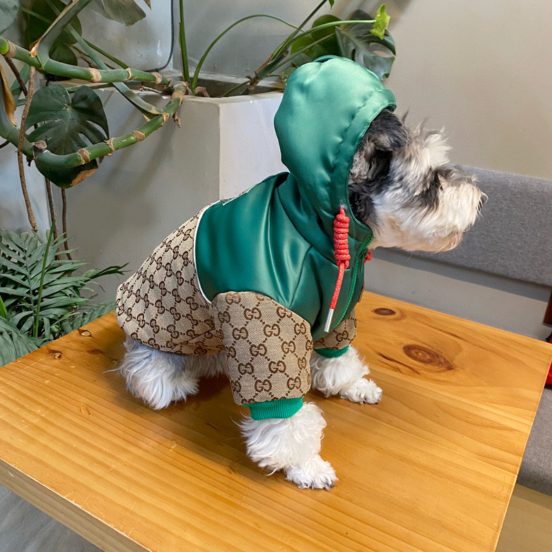 Комбинезон-дождевик для собак в стиле Gucci Monogram с капюшоном и поводком
