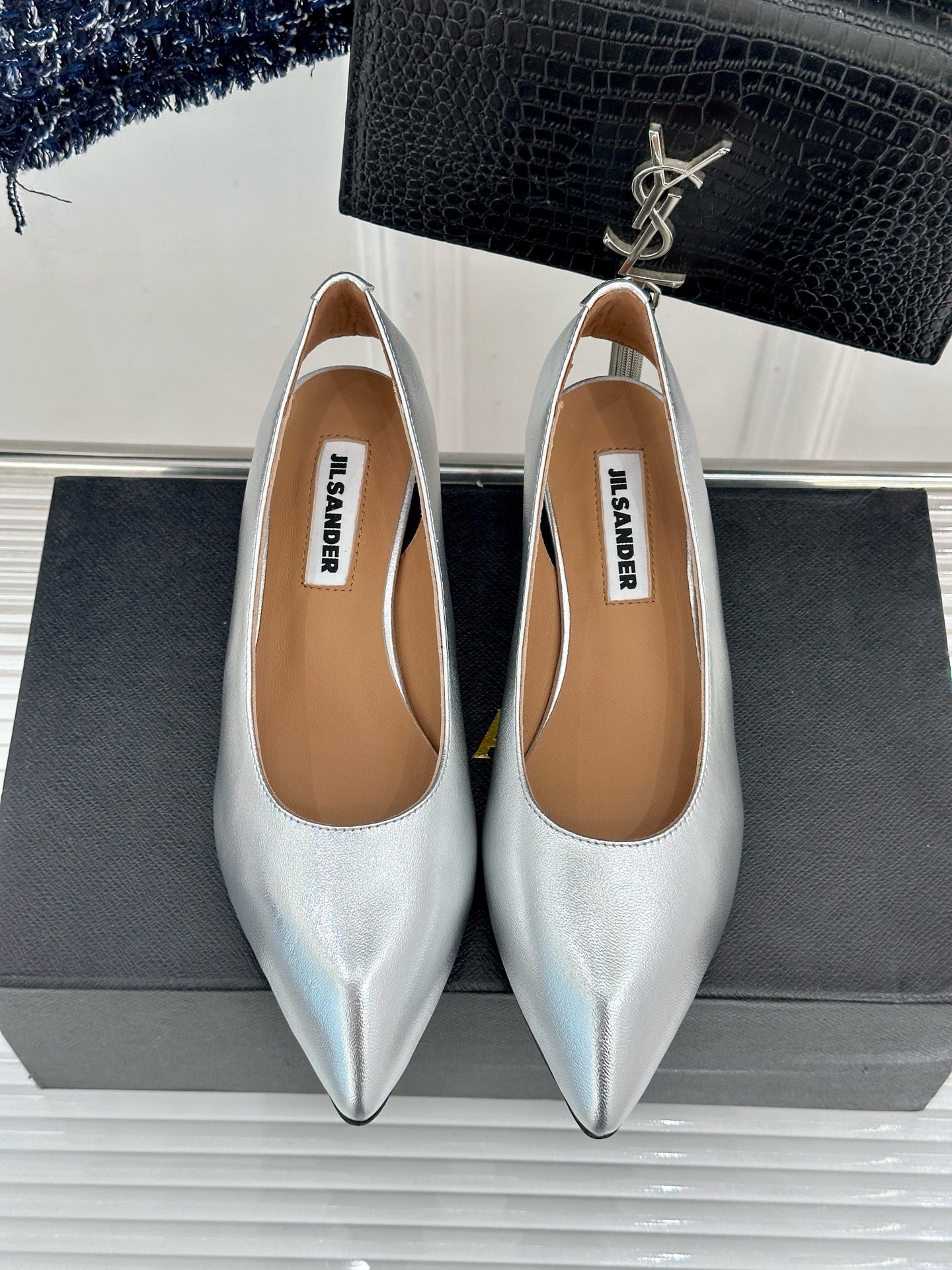 Туфли женские в стиле Jil Sander серебристого цвета