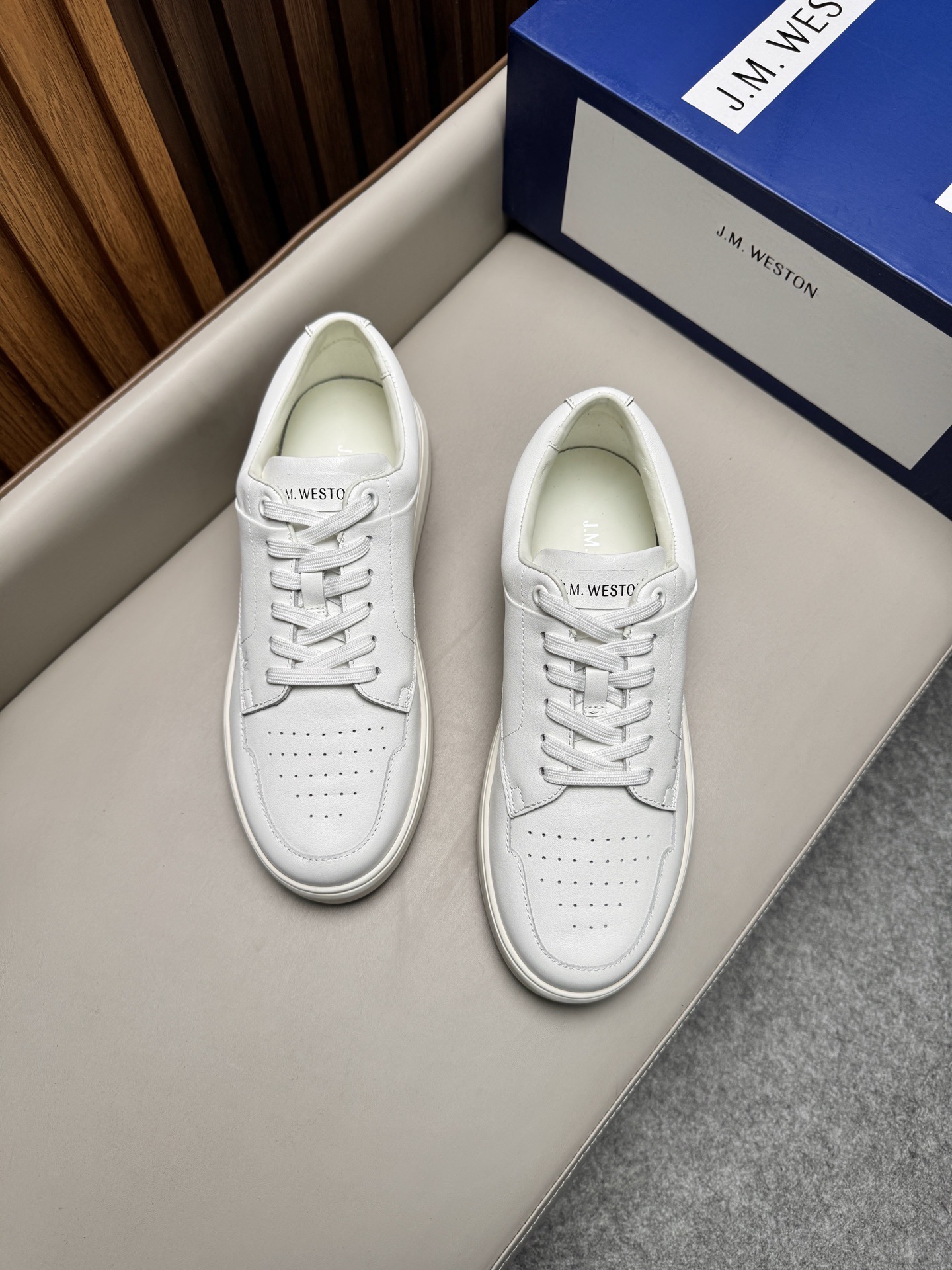 Кеды мужские в стиле J.M. Weston белого цвета