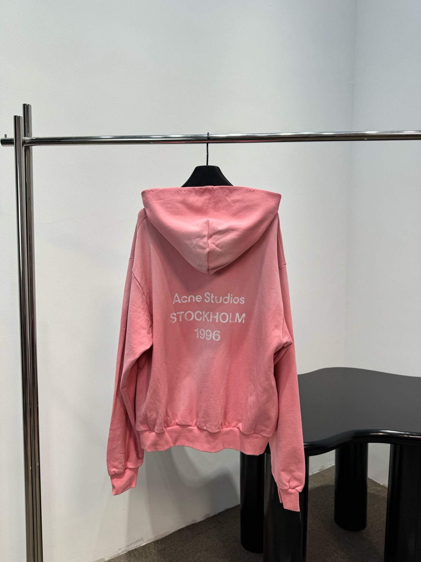 Худи женское Acne Studios 1996 розового цвета