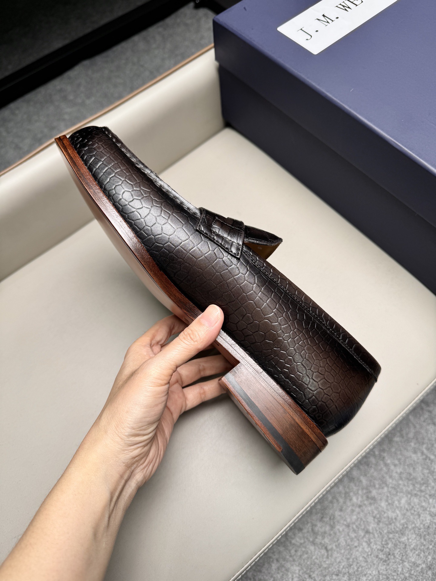 Лоферы мужские в стиле J.M. Weston коричневого цвета