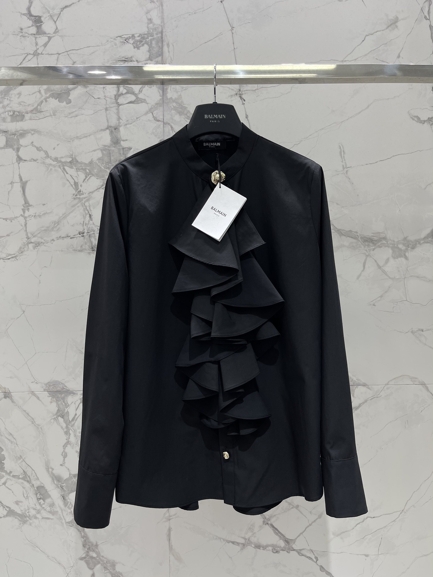 Блуза женская в стиле Balmain чёрного цвета с объёмными рюшами