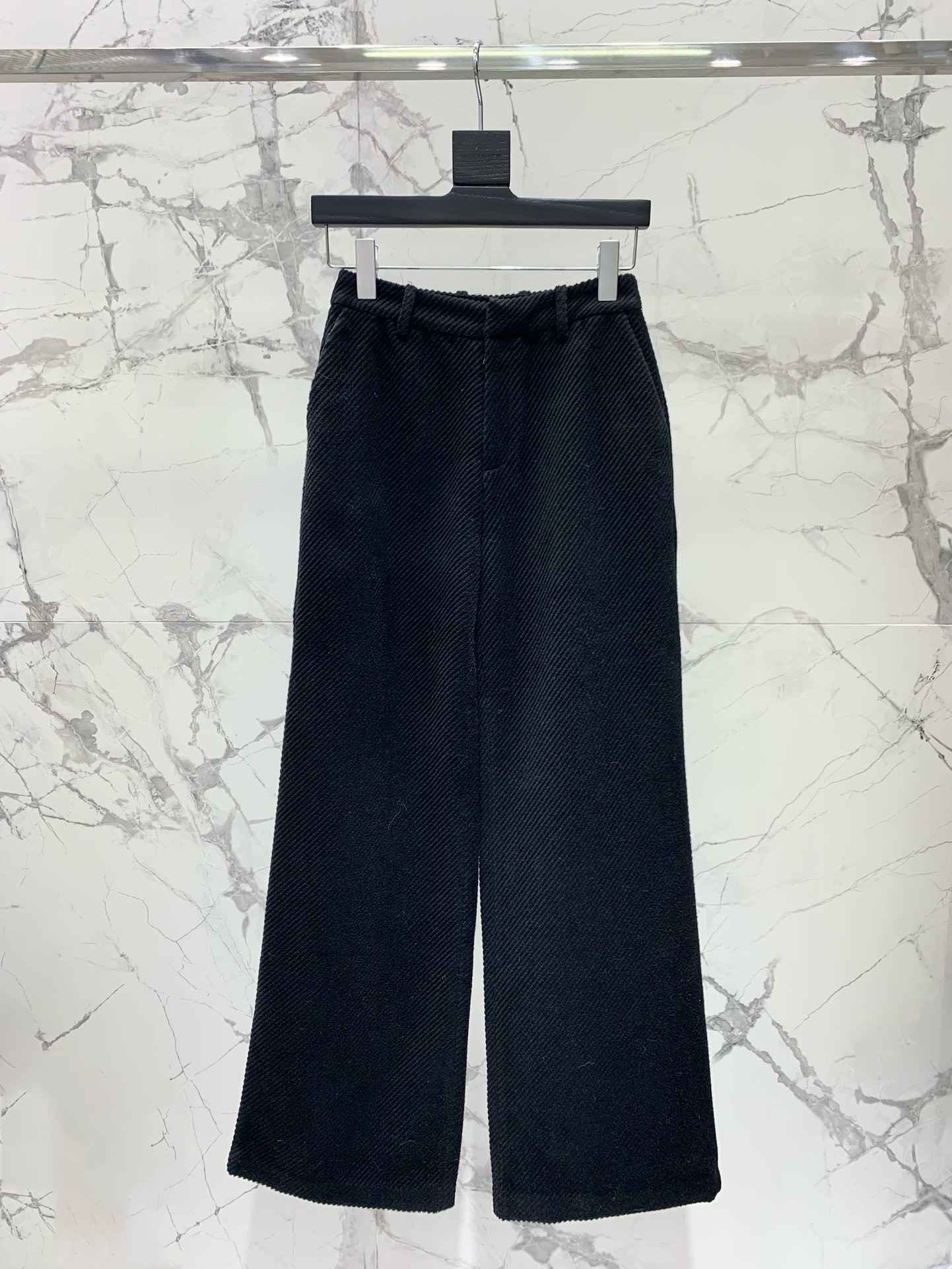 Брюки женские в стиле Saint Laurent из текстурной ткани чёрного цвета цвета с широким силуэтом