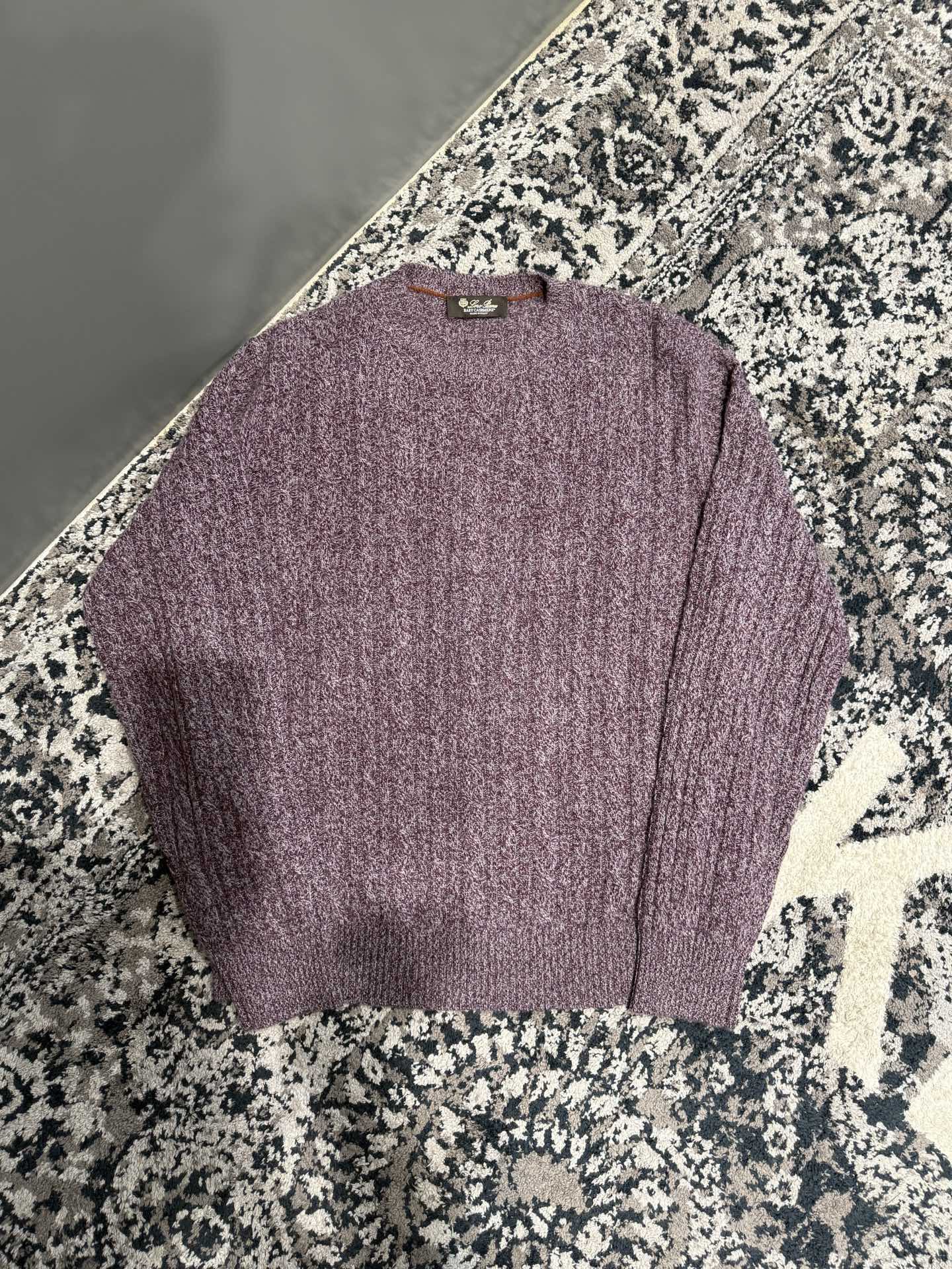 Свитер мужской в стиле Loro Piana Treccia из 100% шерсти розово-сливового цвета