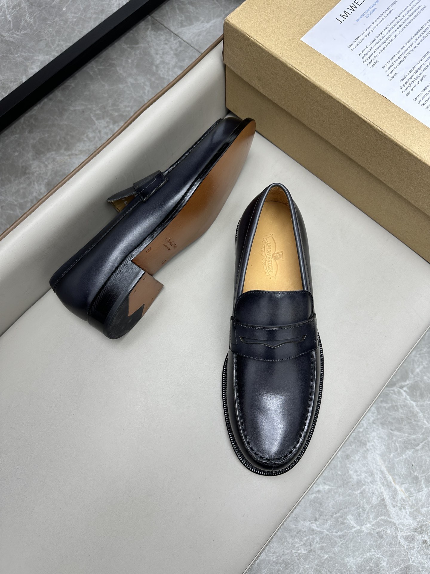 Лоферы мужские в стиле J.M. Weston черного цвета