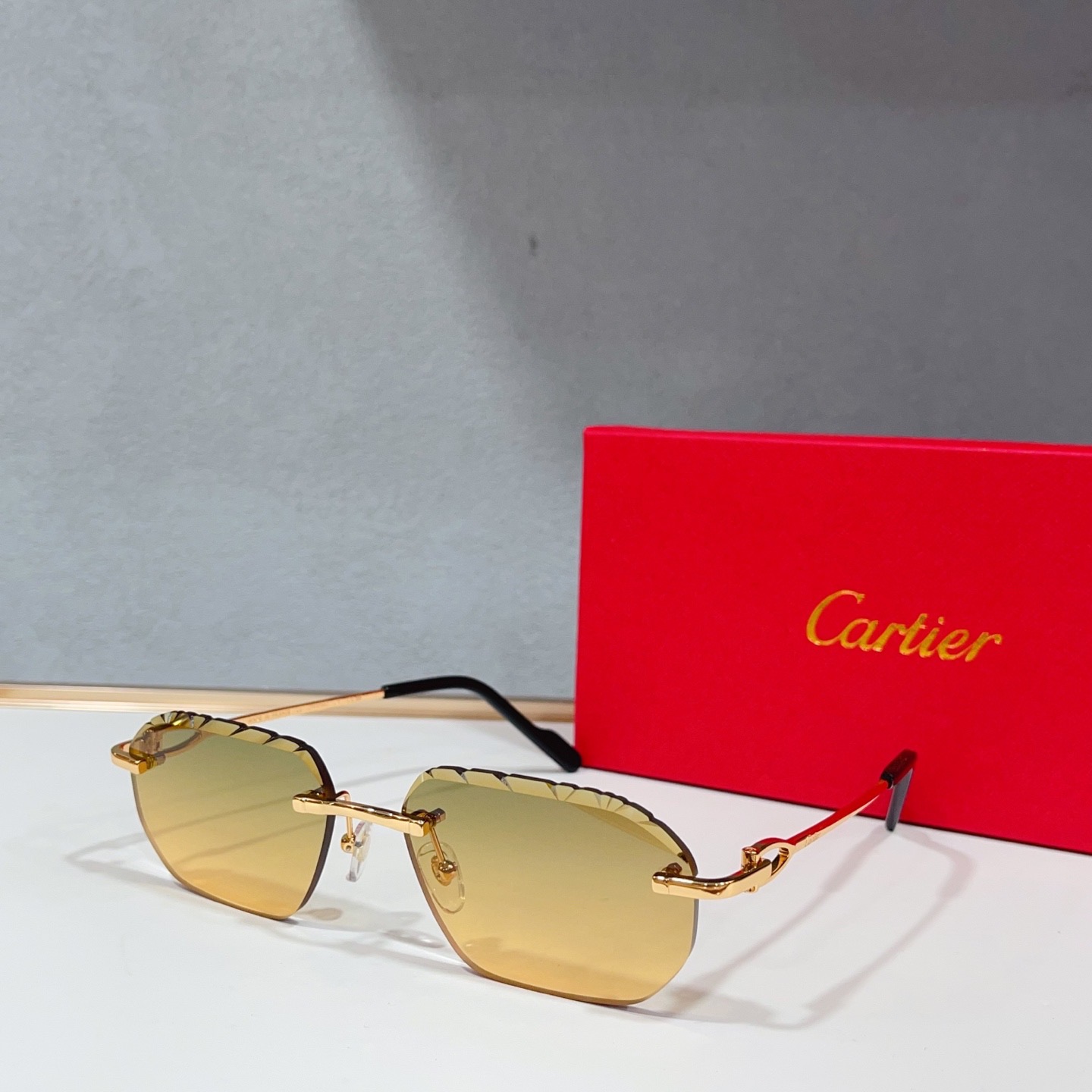 Очки солнцезащитные женские в стиле Cartier