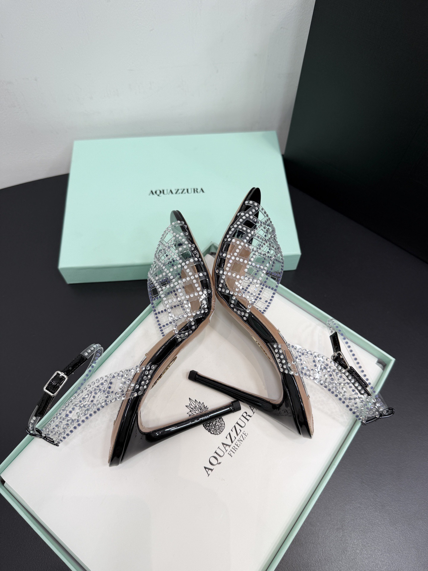 Босоножки женские Aquazzura чёрного цвета