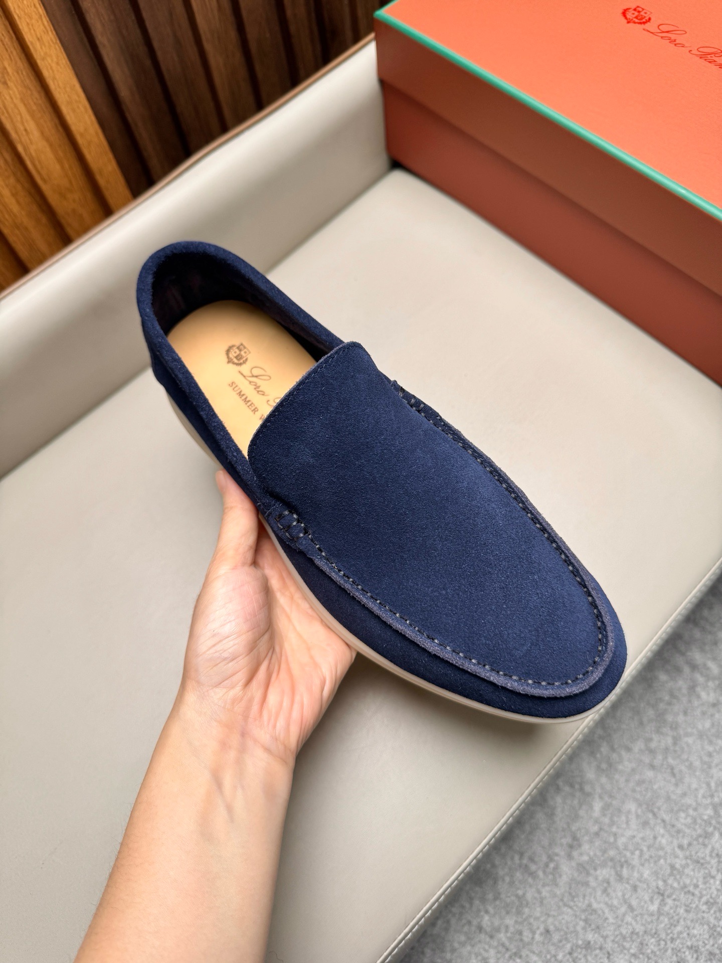 Лоферы унисекс в стиле Loro Piana из натуральной замши синего цвета