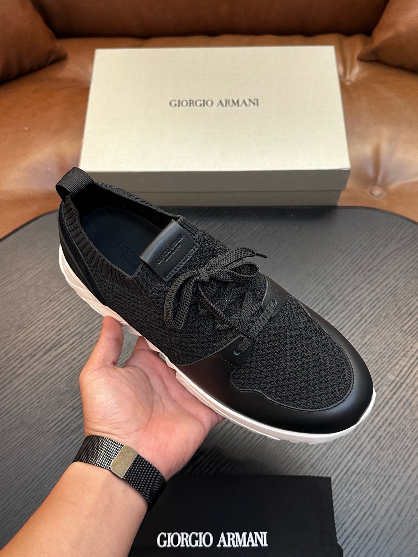 Кроссовки мужские Giorgio Armani Gyo чёрного цвета на белой подошве