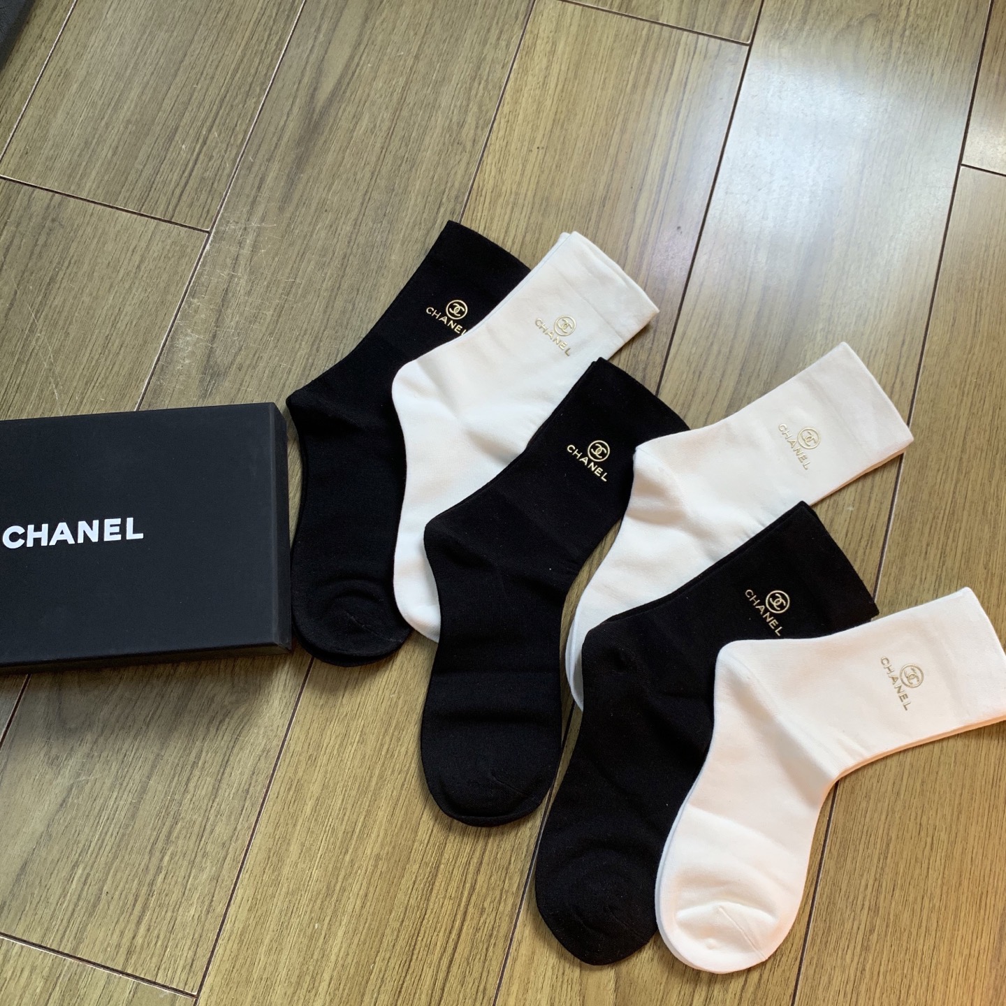 Носки женские в стиле Chanel средние хлопковые с вышивкой (набор 6 пар)