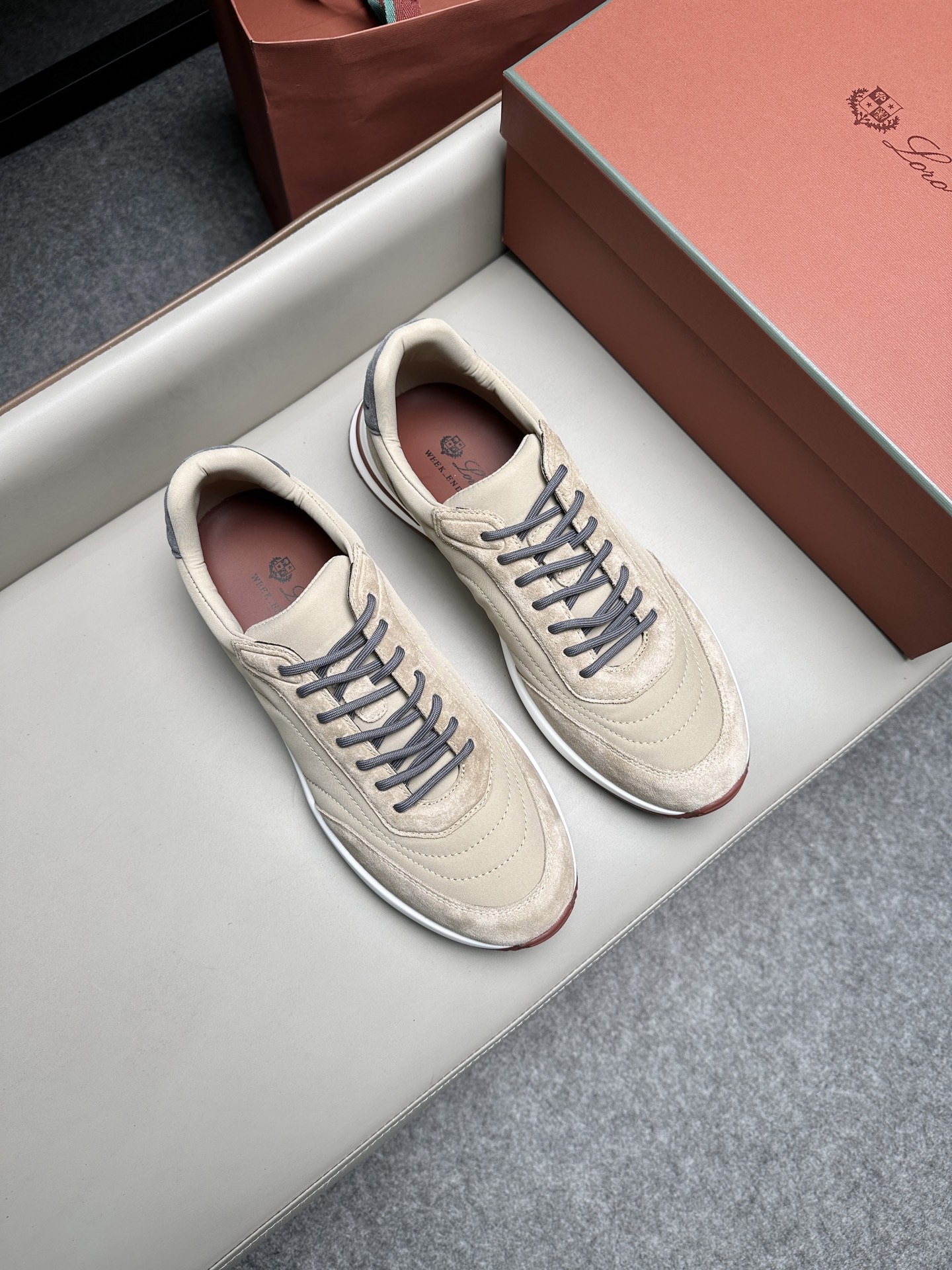 Кроссовки мужские в стиле Loro Piana светло-бежевого цвета