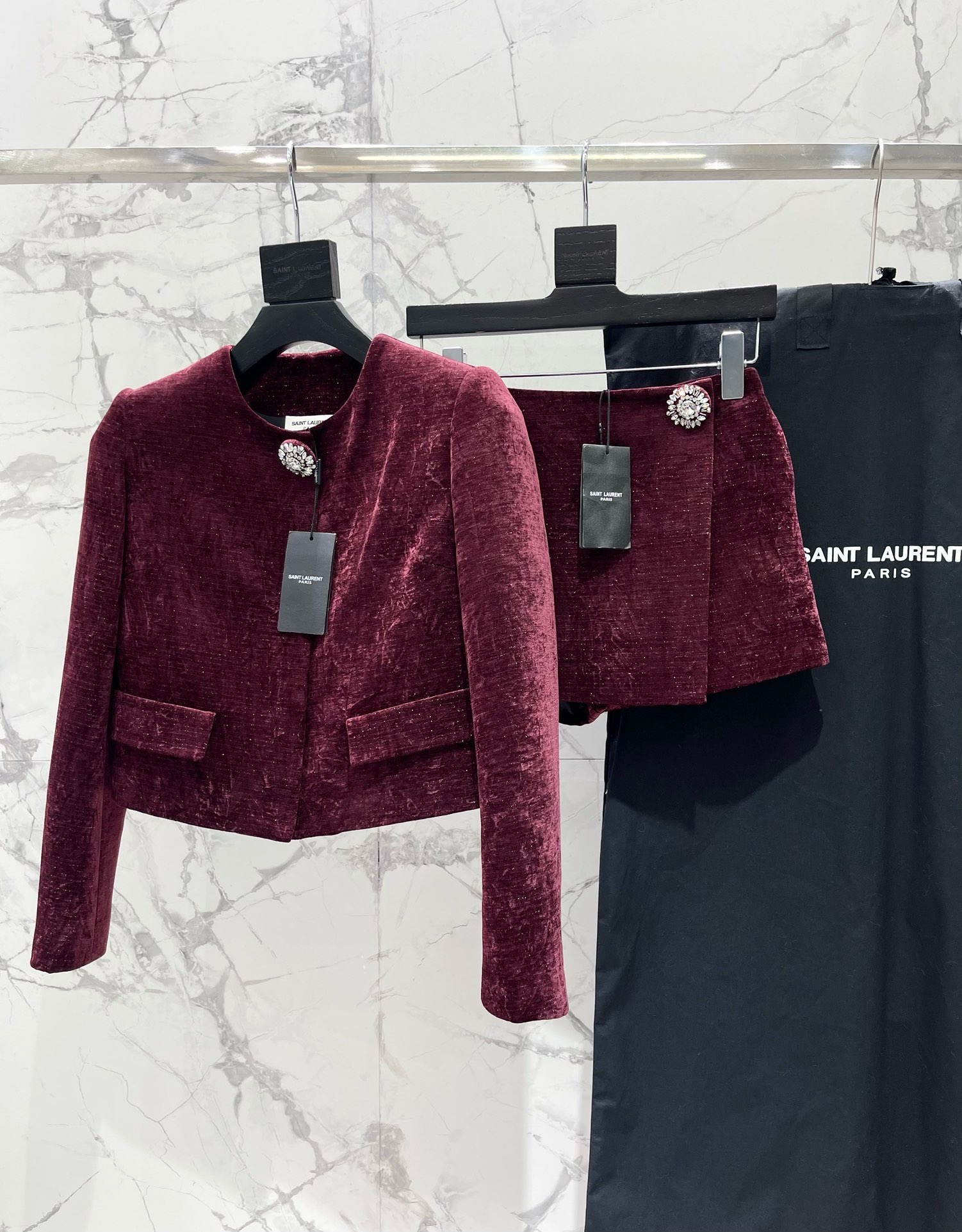 Костюм женский Saint Laurent бордового цвета