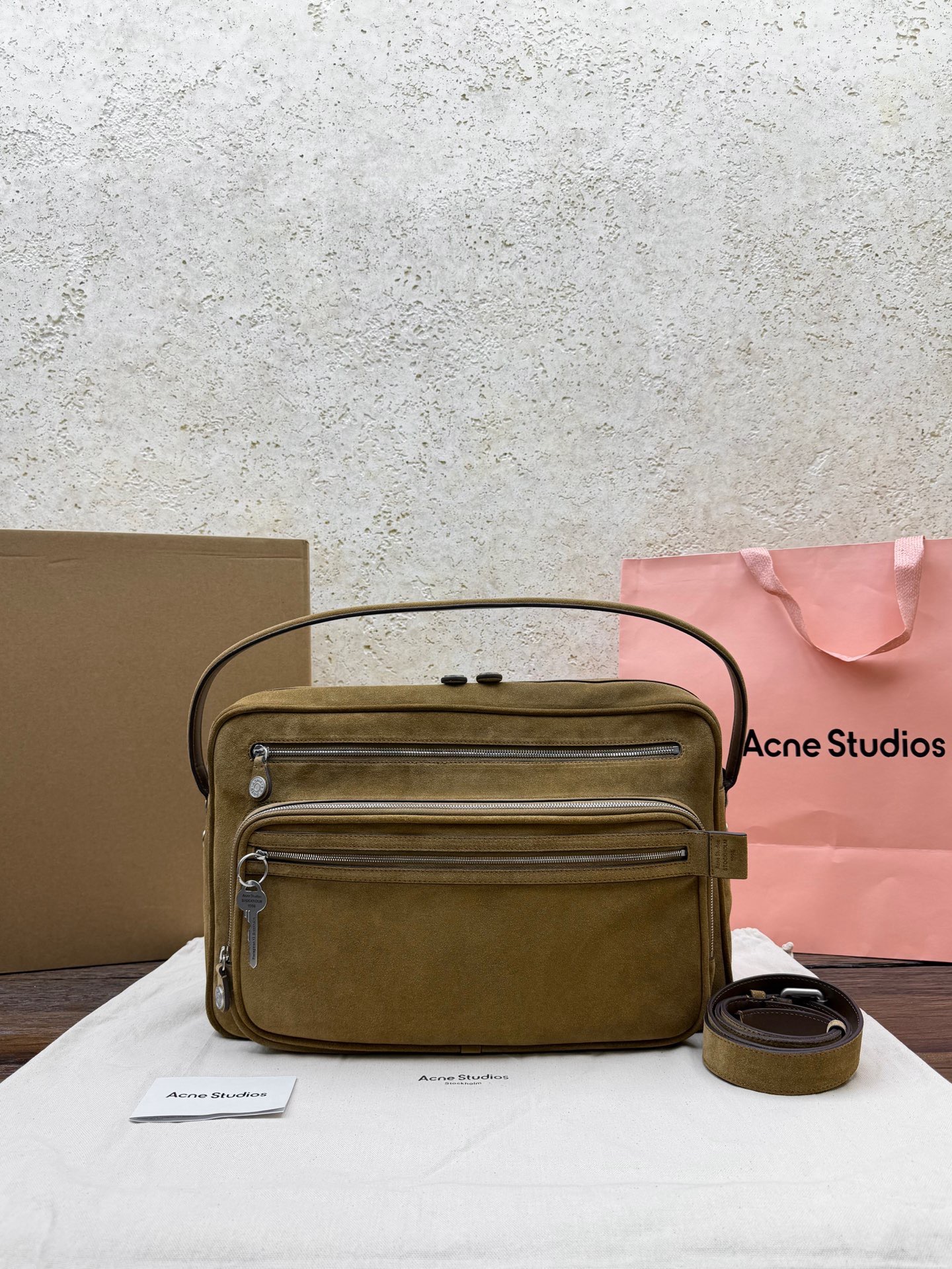 Сумка женская Acne Studios Camera Bag коричневого цвета
