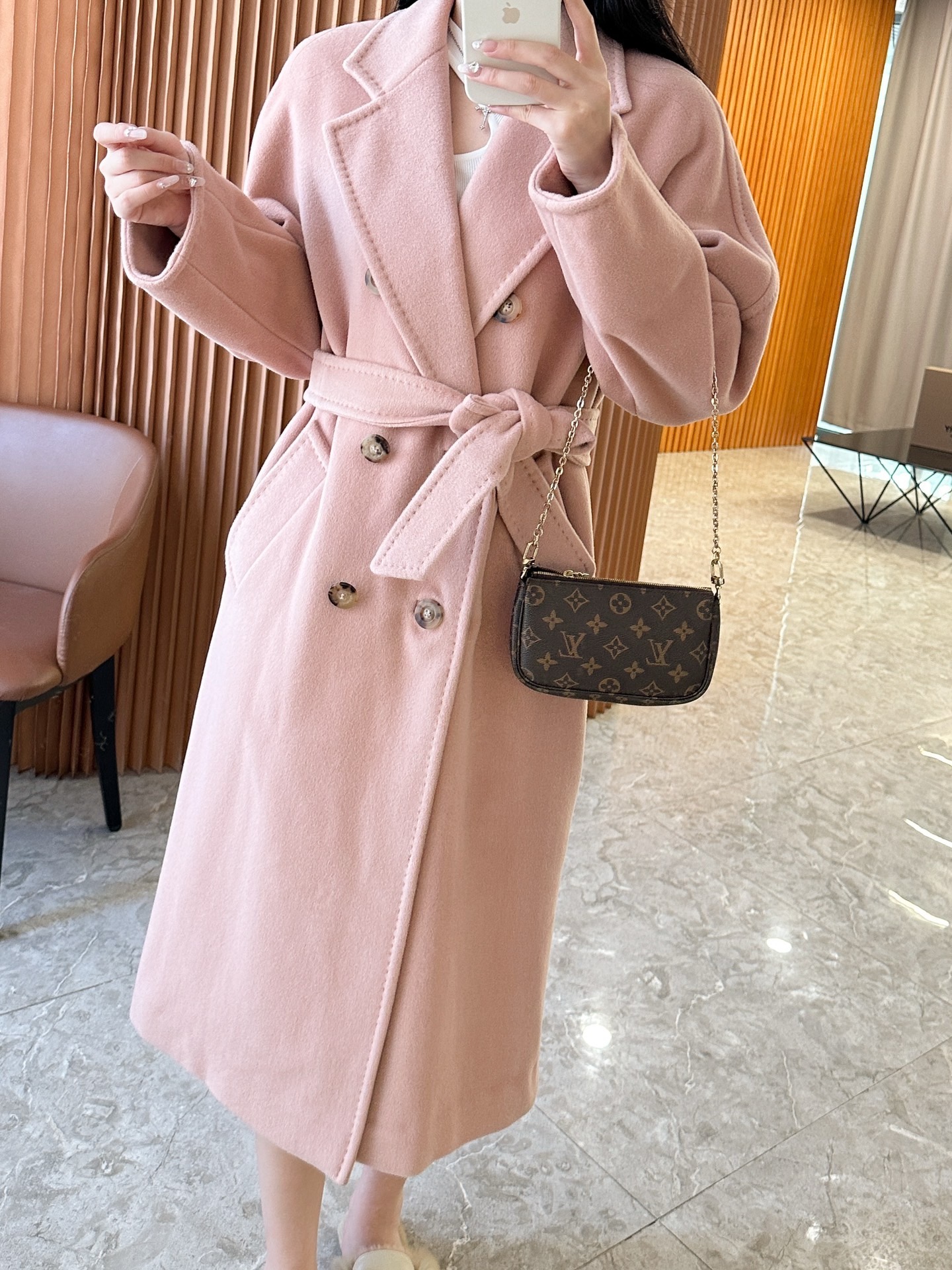 Пальто женское в стиле Max Mara Anne-Marie Beretta пудрово-розового цвета