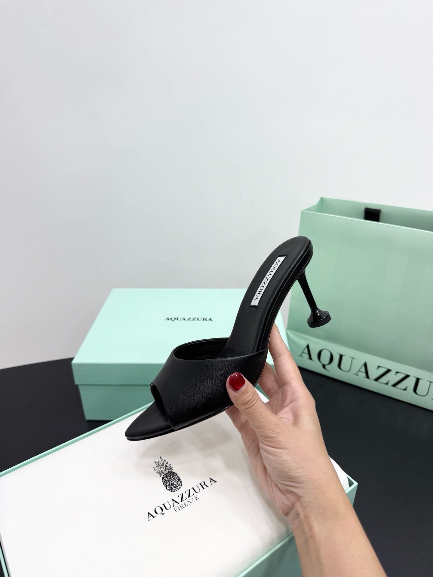 Мюли женские Aquazzura чёрного цвета