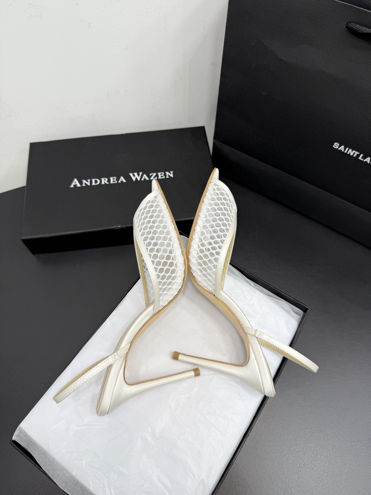 Туфли женские в стиле Andrea Wazen молочного цвета