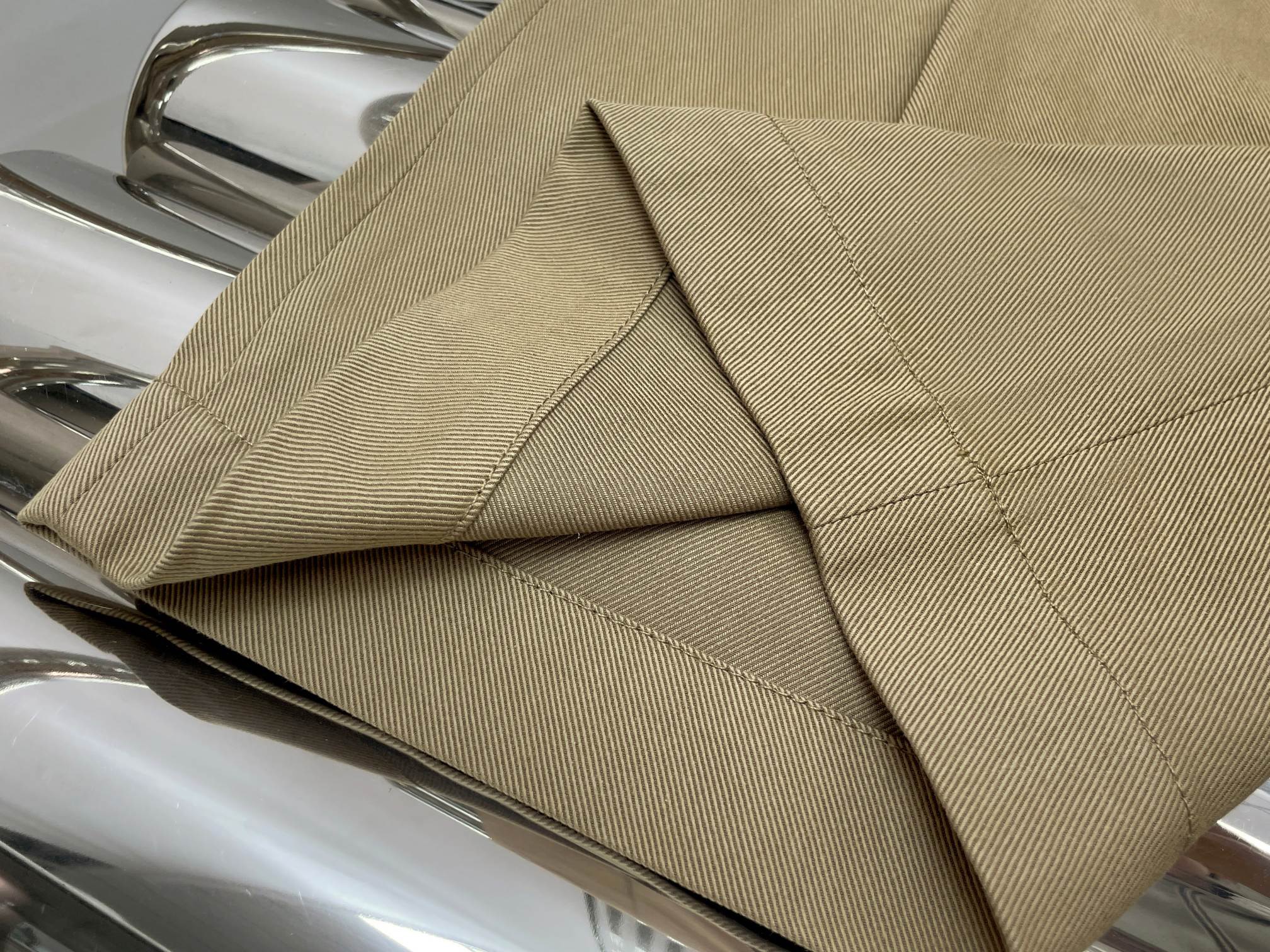 Брюки женские в стиле Brunello Cucinelli из смесовой ткани бежевого цвета с защипами