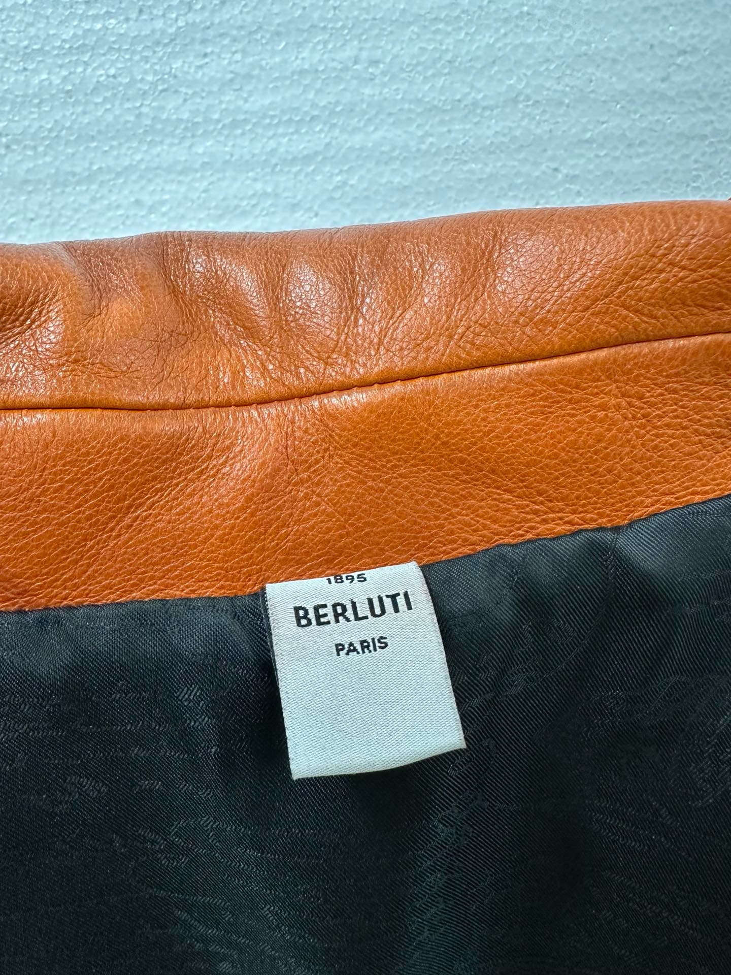 Куртка мужская Berluti коньячного цвета с винтажной обработкой