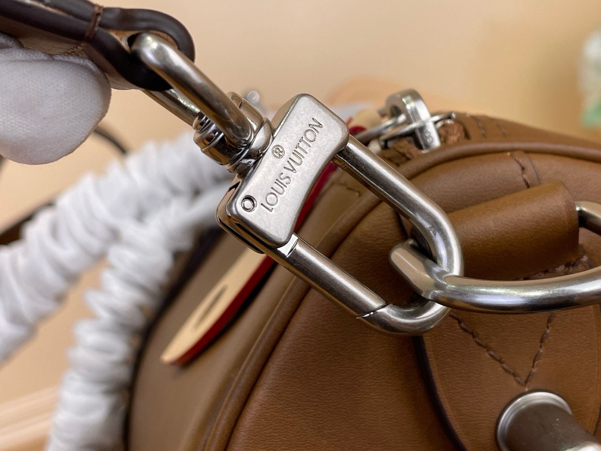 Сумка мужская Louis Vuitton Needle  коричневого цвета