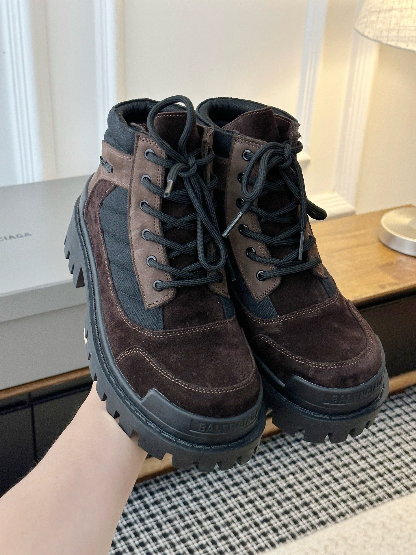 Ботинки Balenciaga Combat Strike коричневого цвета
