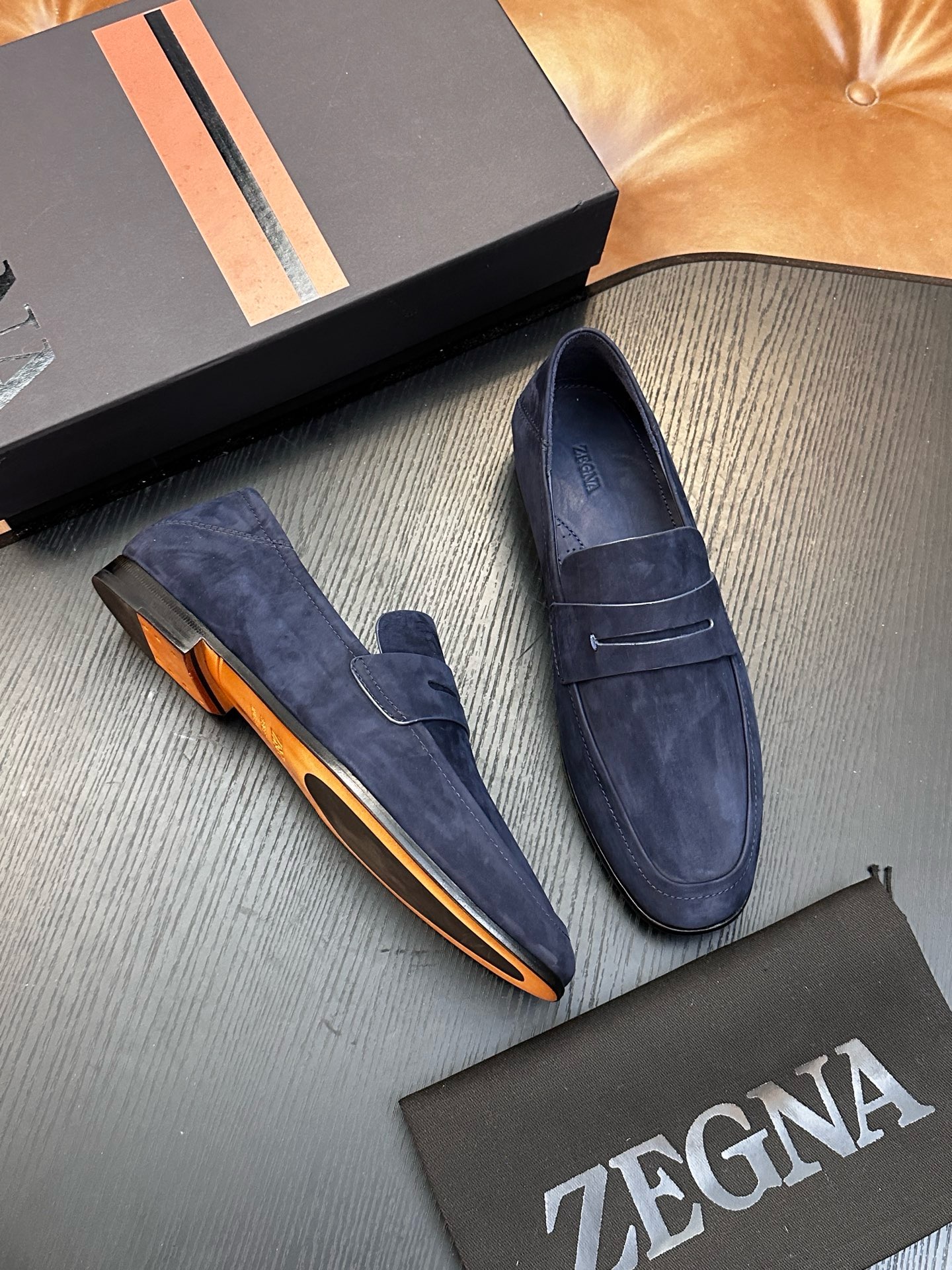 Лоферы мужские в стиле Zegna из натуральной замши синего цвета