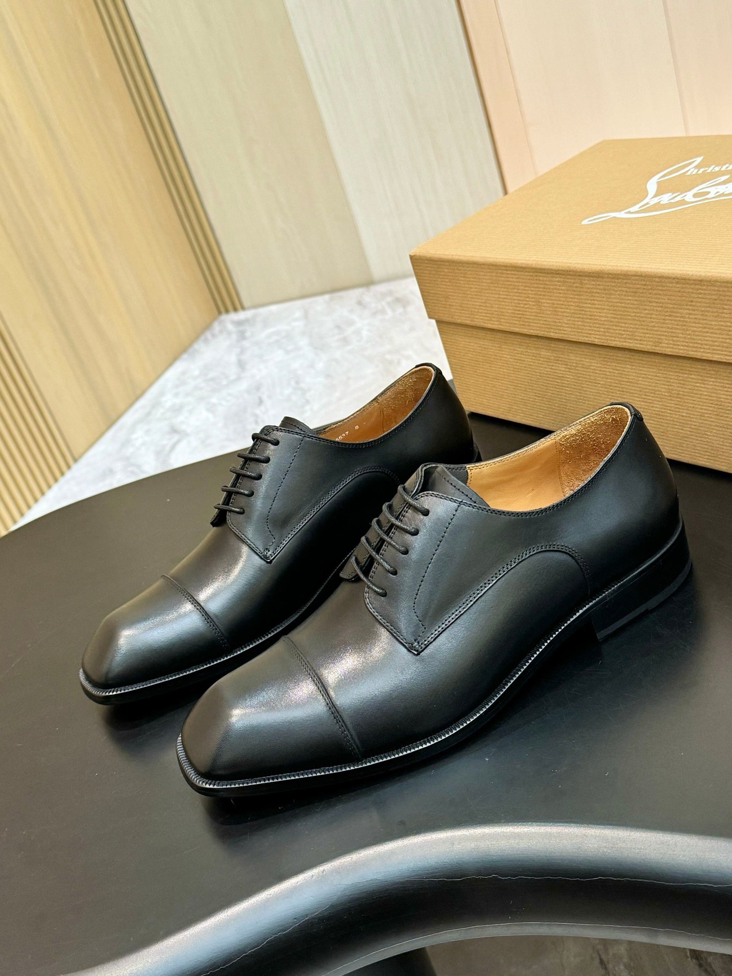 Туфли-оксфорды мужские Christian Louboutin Greggory чёрного цвета