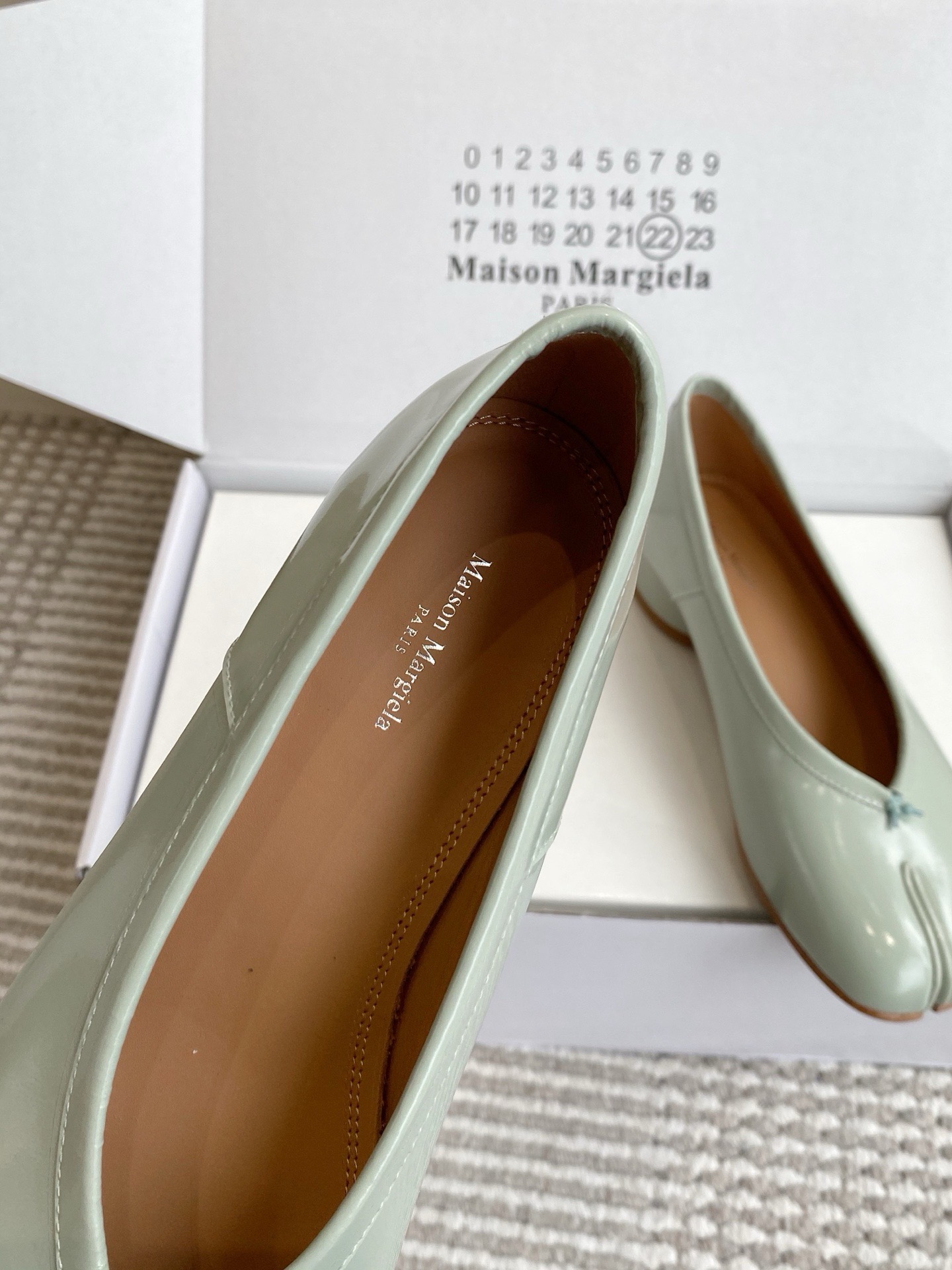 Туфли Мэри Джейн женские Maison Margiela Tabi мятного цвета