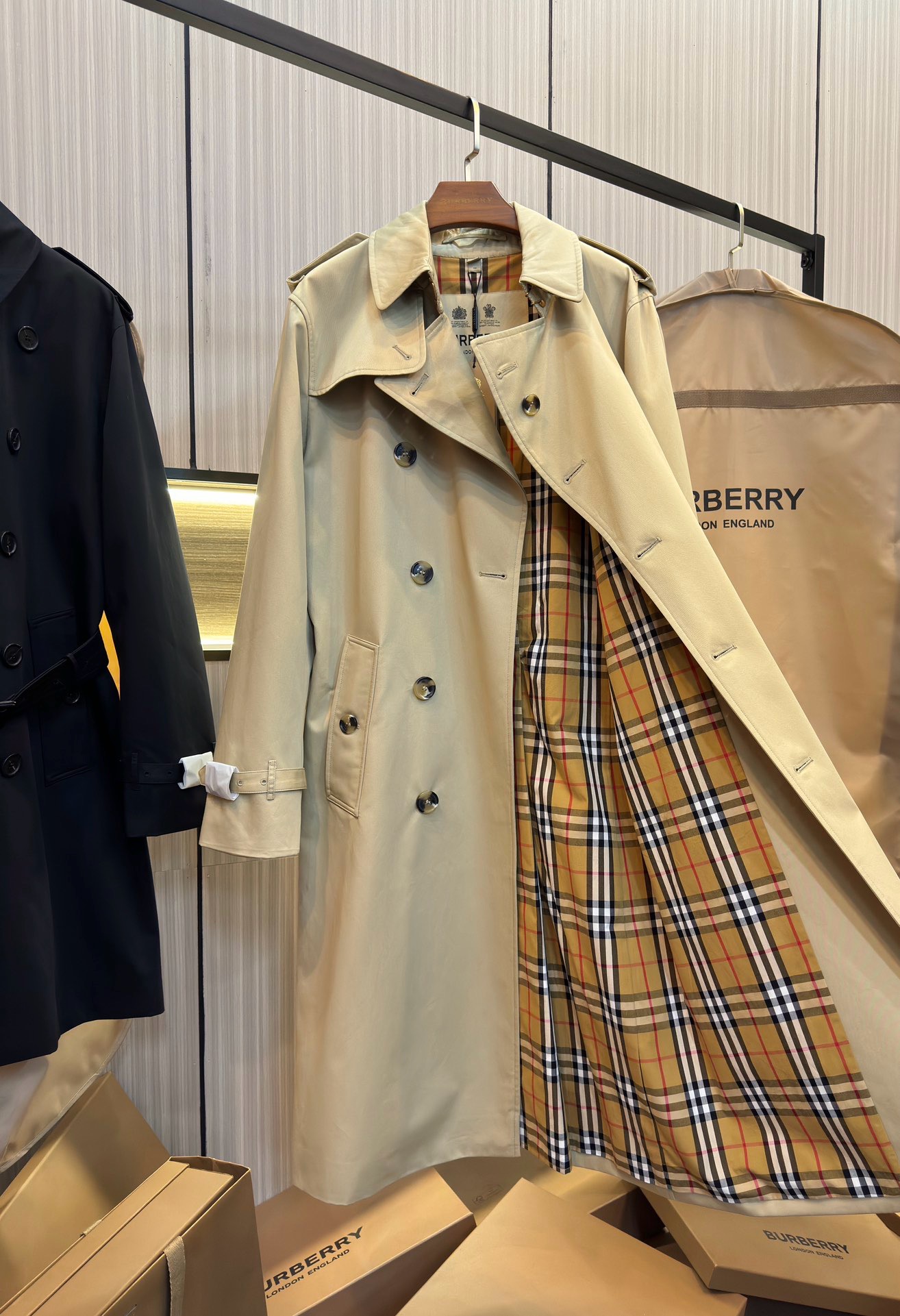 Тренч мужской Burberry Heritage Kensington Long бежевого цвета
