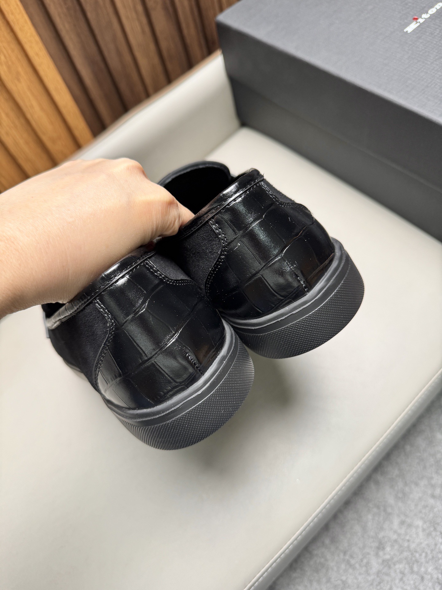 Лоферы мужские в стиле Kiton черного цвета