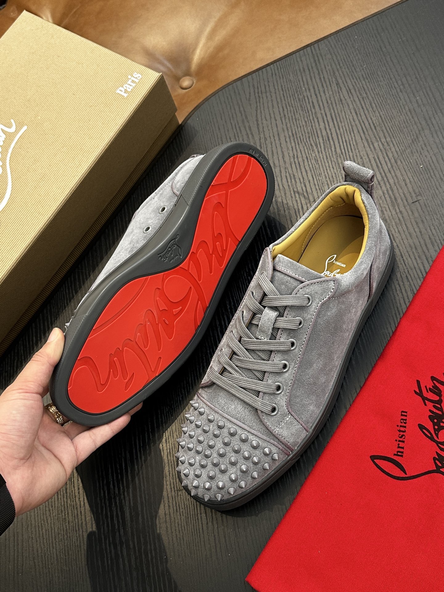 Кроссовки мужские в стиле Christian Louboutin серого цвета с шипами