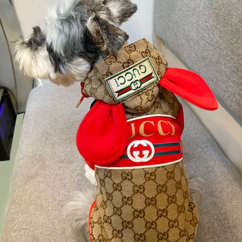 Куртка-дождевик для собак в стиле Gucci Bee Monogram с капюшоном и ушками