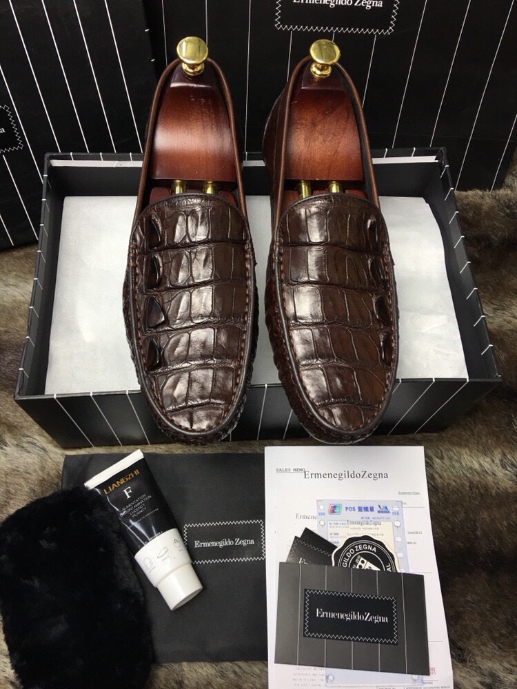 Лоферы мужские в стиле Zegna из кожи крокодила коричневого цвета