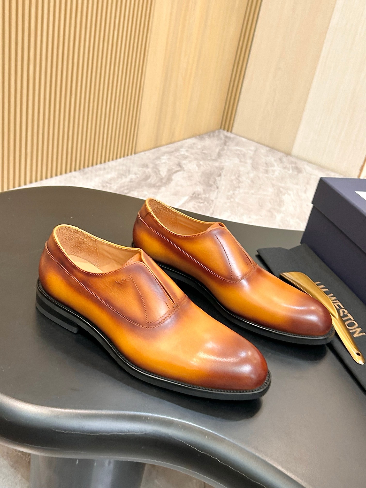 Туфли мужские J.M. Weston Iena Slip-On Oxford коньячно-желтого цвета