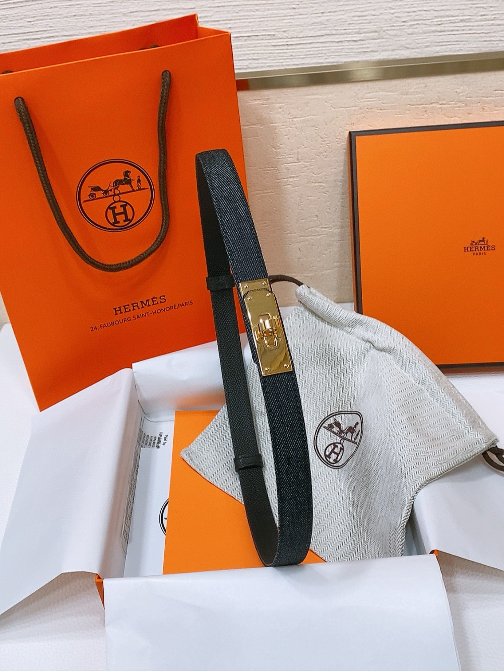 Ремень женский в стиле Hermès Kelly из кожи Epsom чёрного цвета с золотой пряжкой шириной 1.8 см