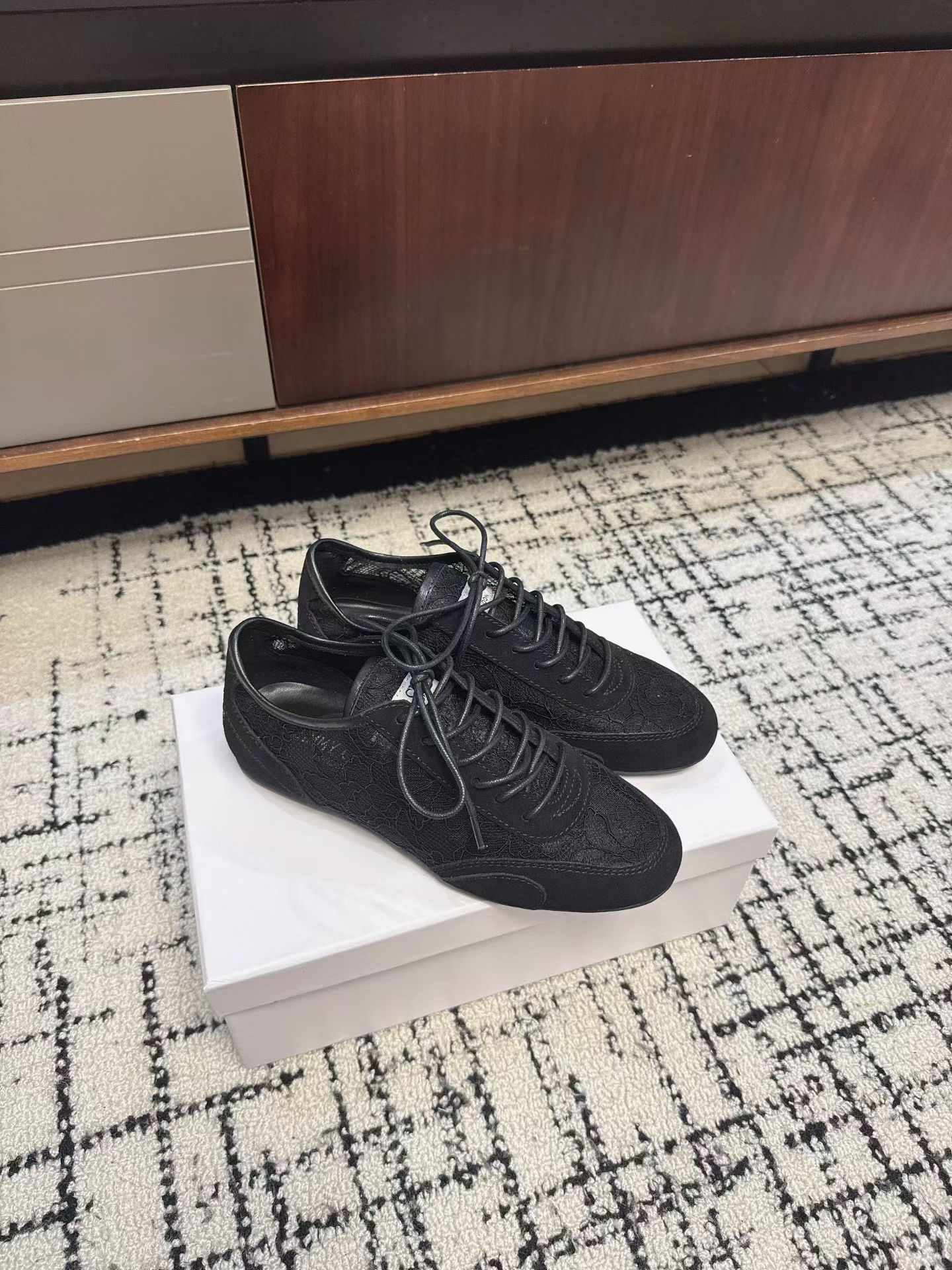 Кроссовки женские в стиле Jimmy Choo чёрного цвета