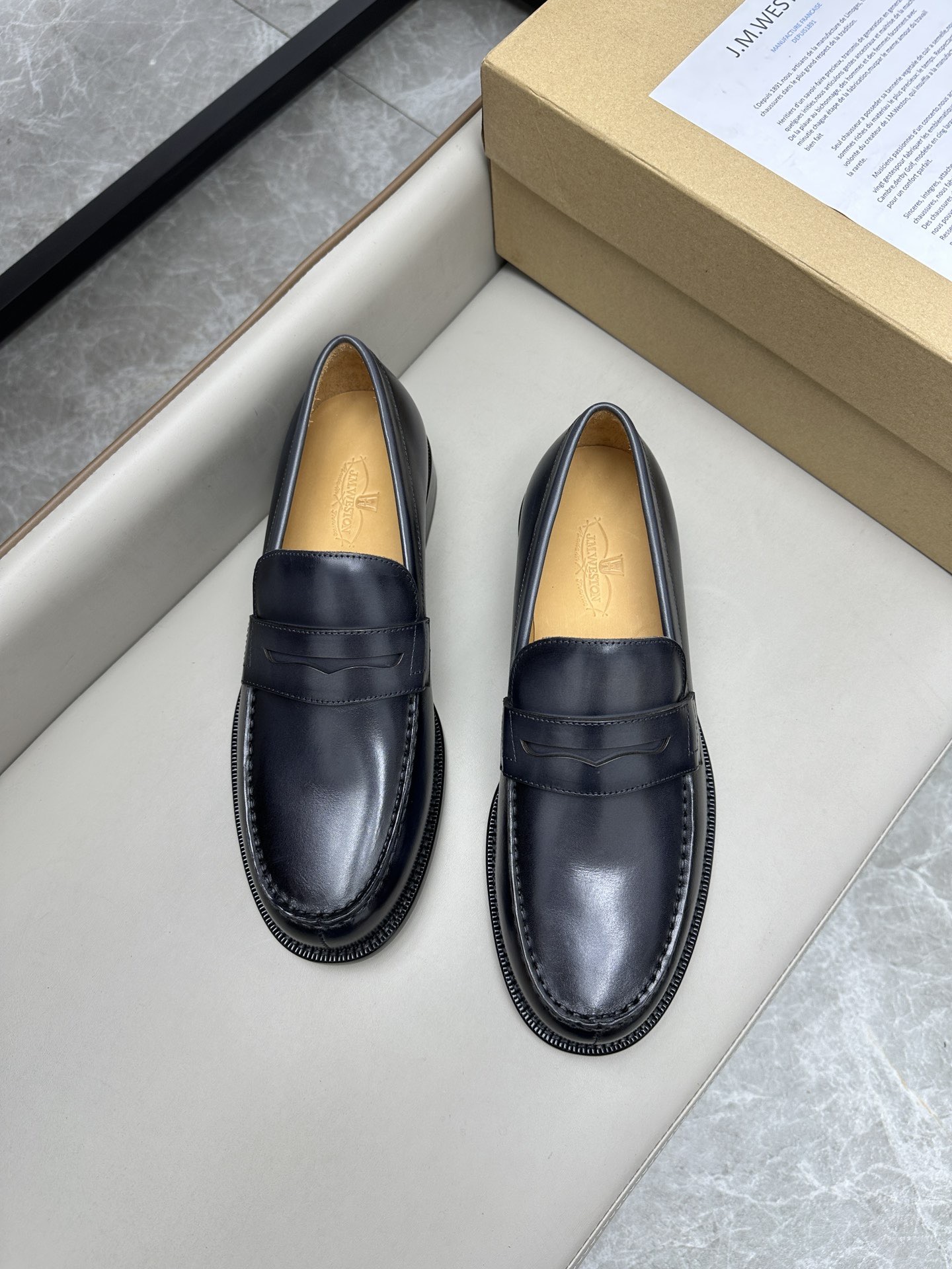 Лоферы мужские в стиле J.M. Weston черного цвета