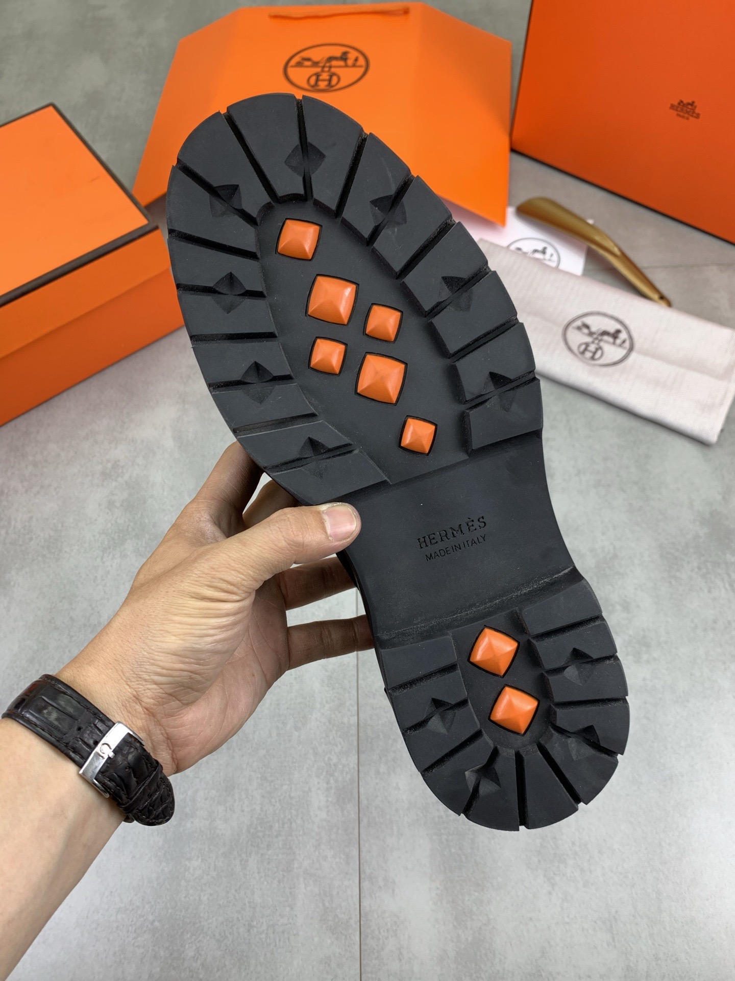 Дерби мужские в стиле Hermes из натуральной замши чёрного цвета