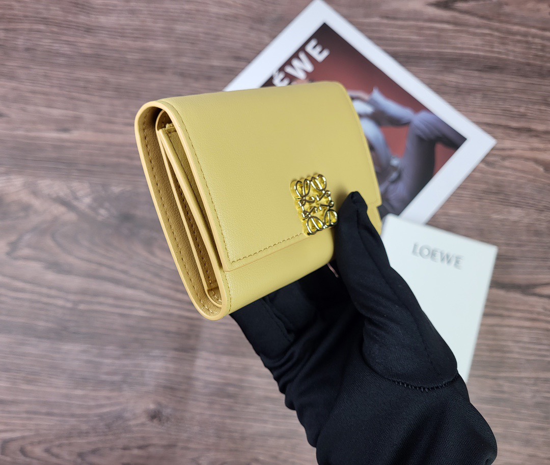 Кошелёк женский в стиле Loewe L1104 жёлтого цвета