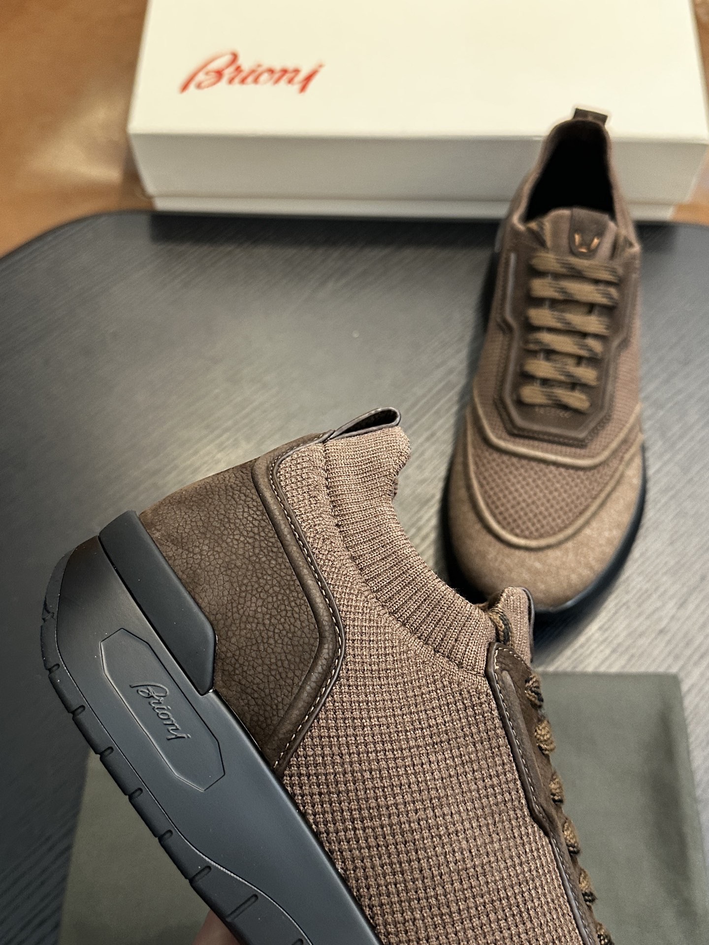 Кроссовки мужские в стиле Brioni коричневого цвета