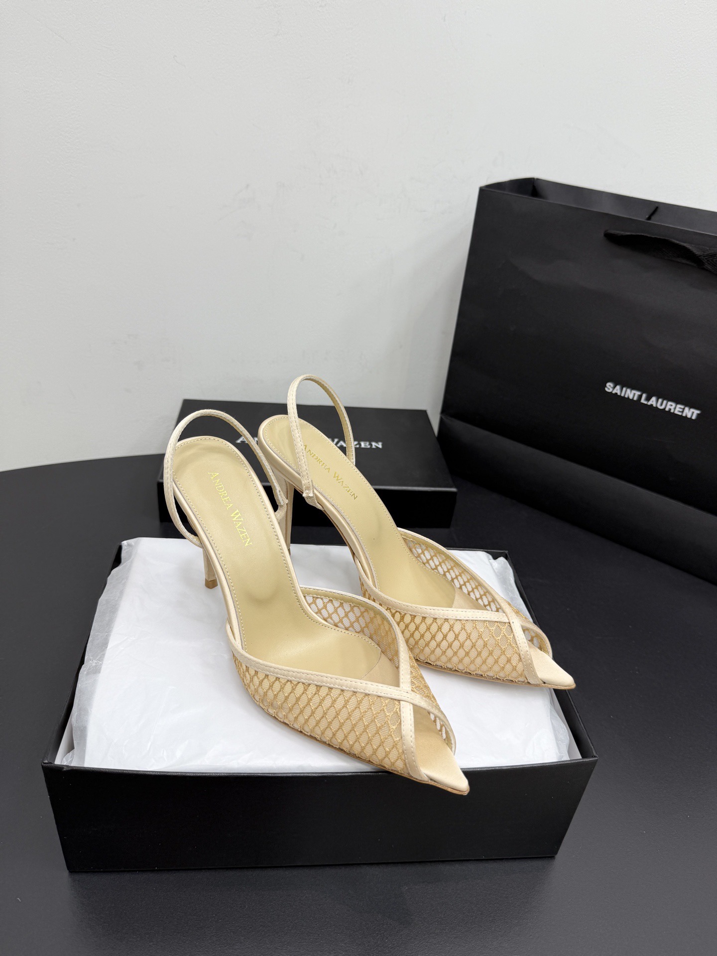 Туфли женские в стиле Andrea Wazen бежевого цвета