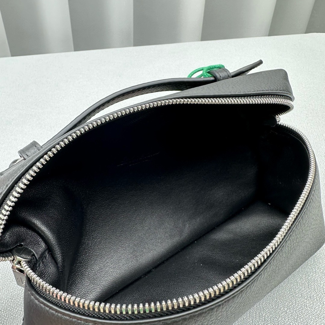 Сумка женская Loro Piana Extra Pocket L19 чёрного цвета