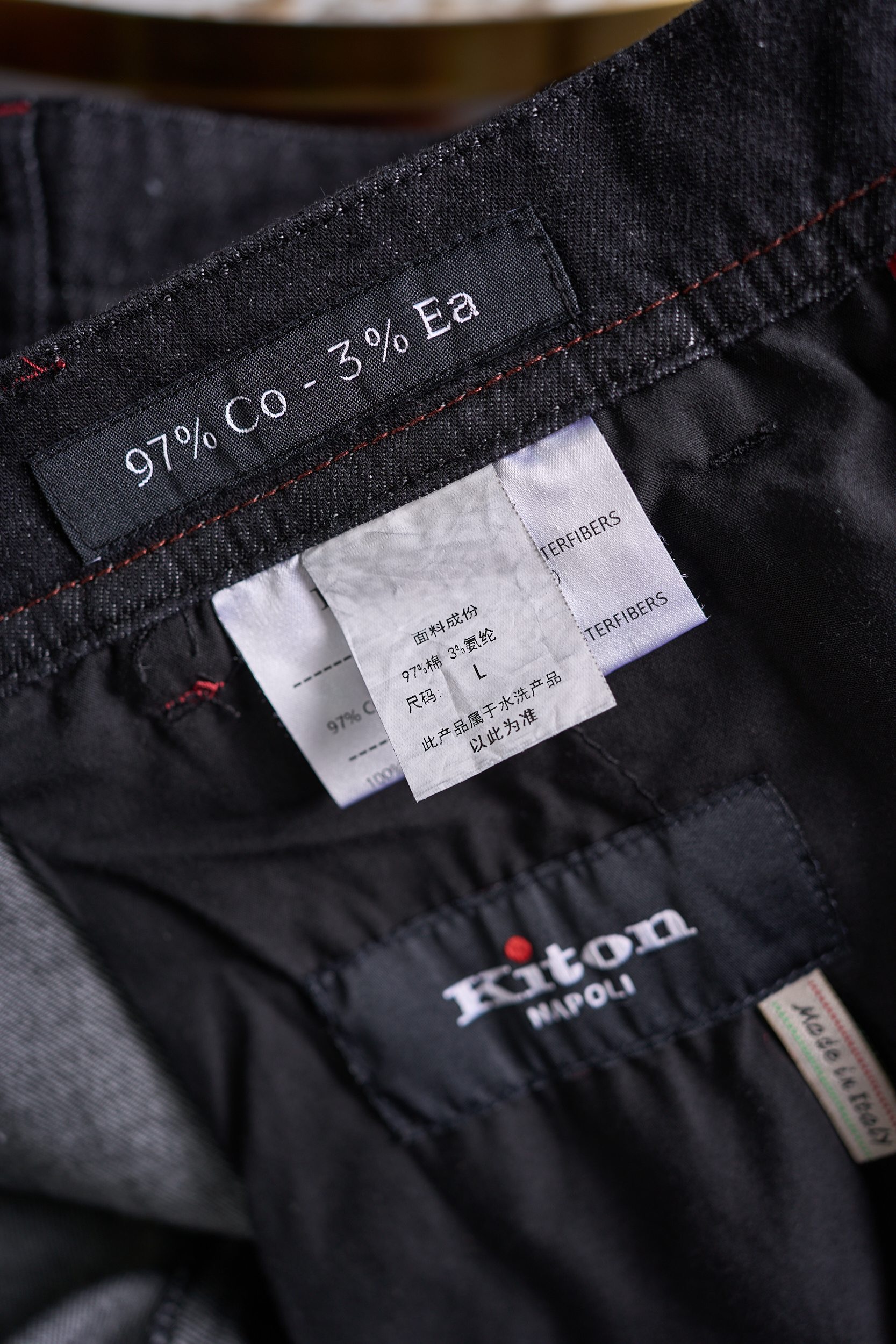 Шорты мужские в стиле Kiton темно-синего цвета с фирменной фурнитурой
