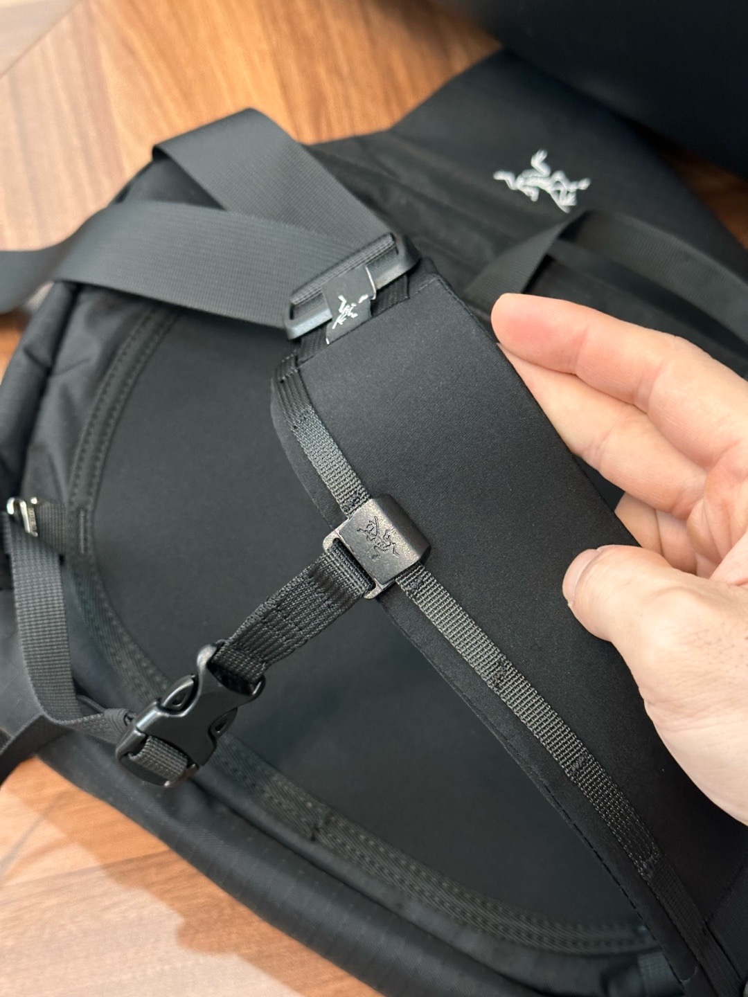 Сумка через плечо  Arc’teryx Granville 10 чёрного цвета