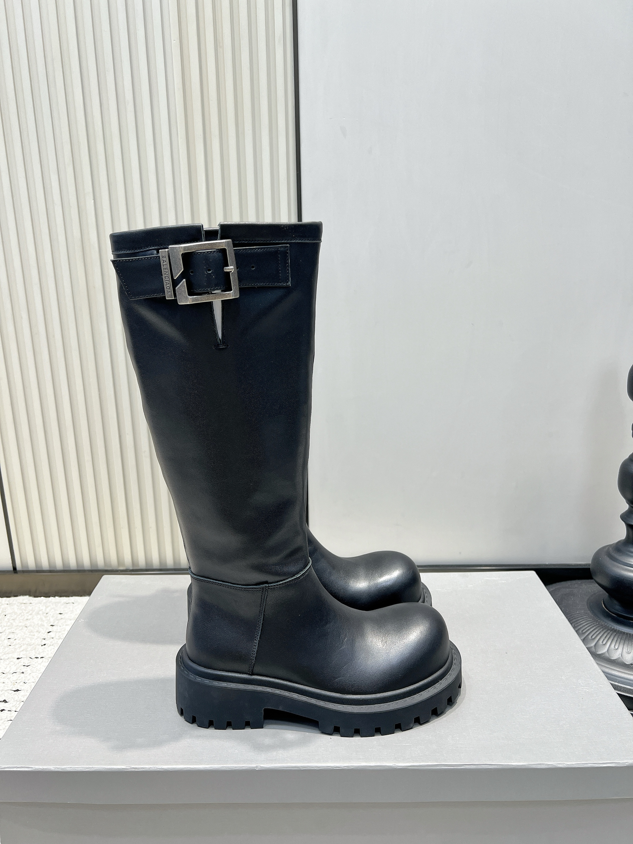 Сапоги женские Balenciaga чёрного цвета