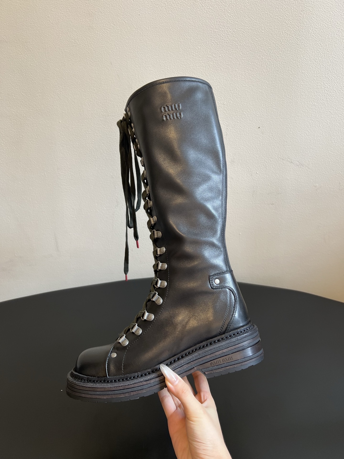 Сапоги женские Miu Miu Leather Boots черного цвета