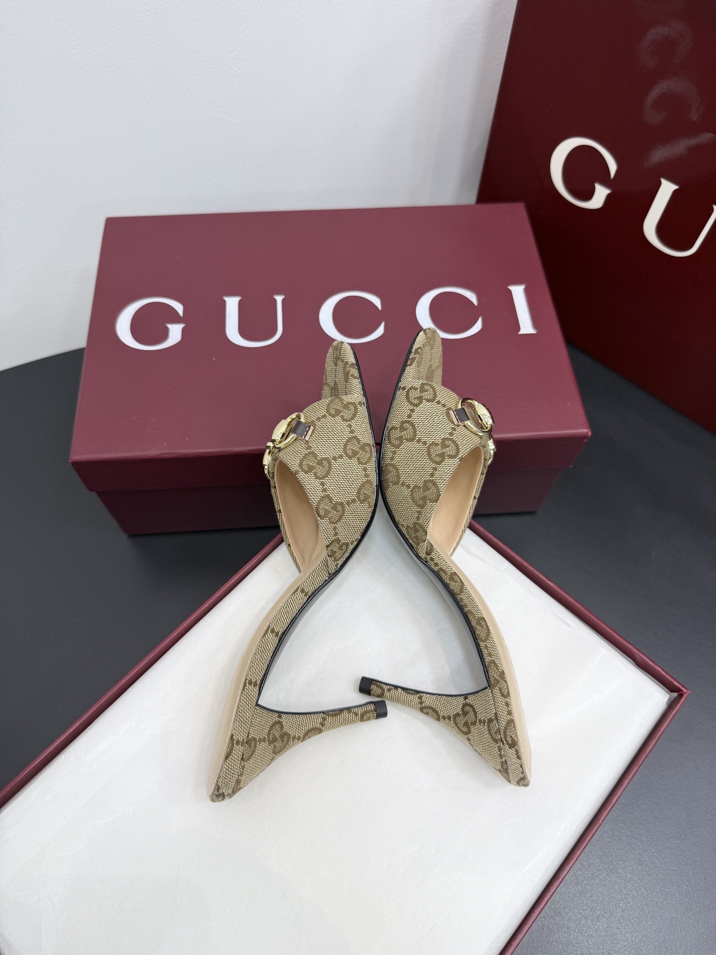 Мюли женские в стиле Gucci Horsebit бежевого цвета