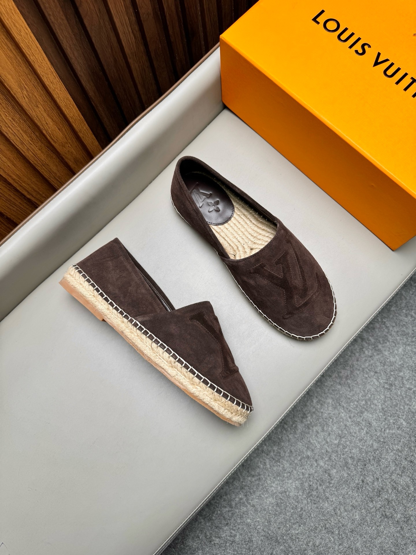 Эспадрильи мужские в стиле Louis Vuitton из натуральной замши коричневого цвета