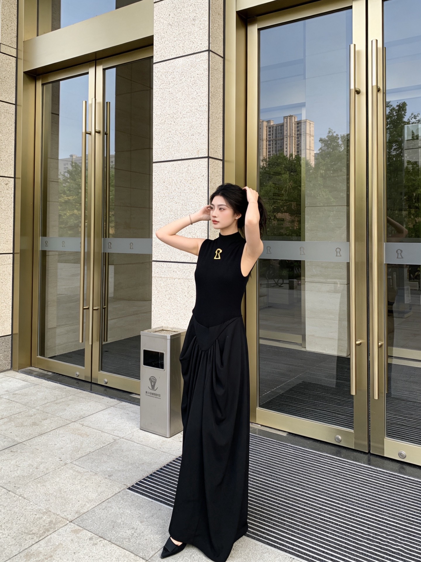 Платье женское в стиле Schiaparelli длинное комбинированное с декоративным элементом