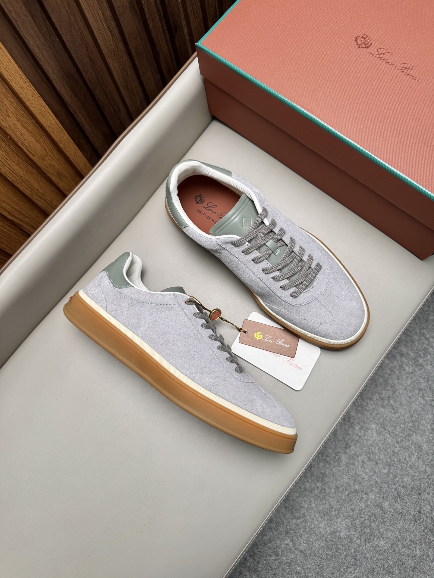 Кроссовки мужские в стиле Loro Piana светло-серого цвета